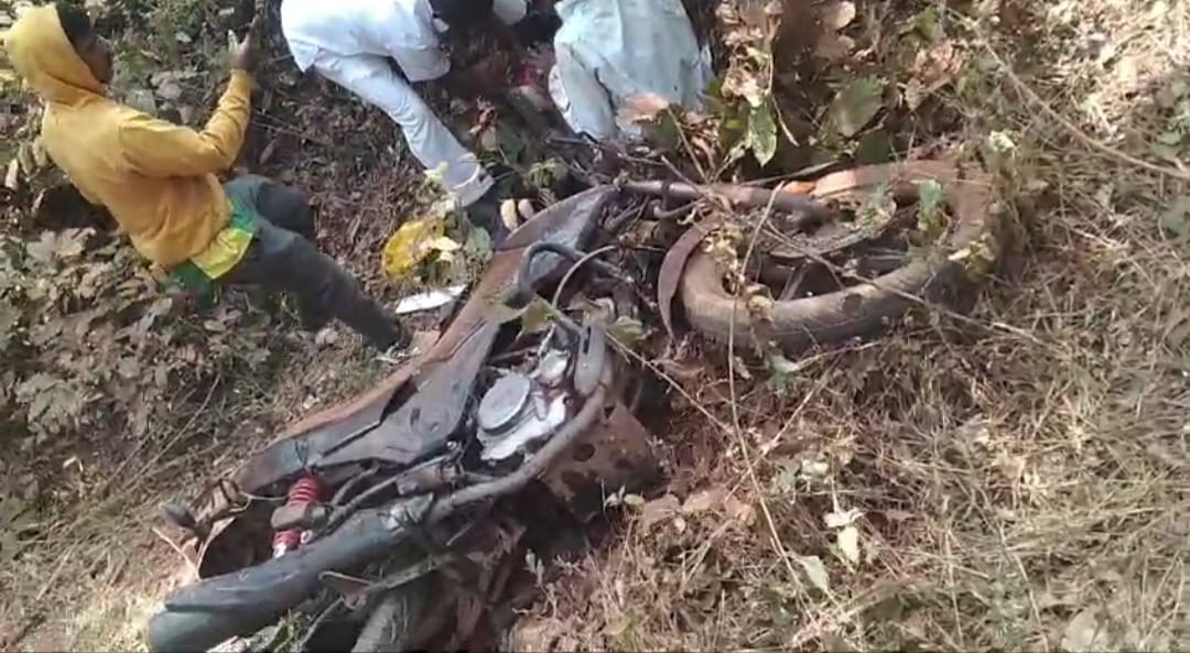 नेरसे फाट्याजवळ दुचाकीला कारची धडक; दोघे गंभीर जखमी