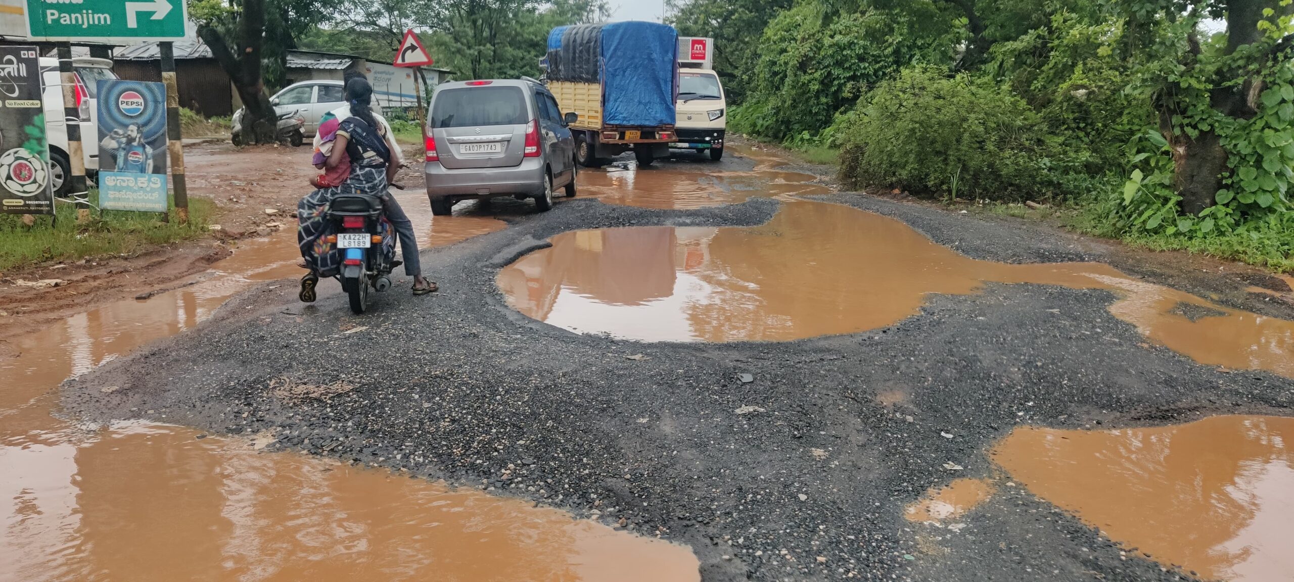 खड्डे बुजविले; कौतूक नको, पण आरोप आवर..