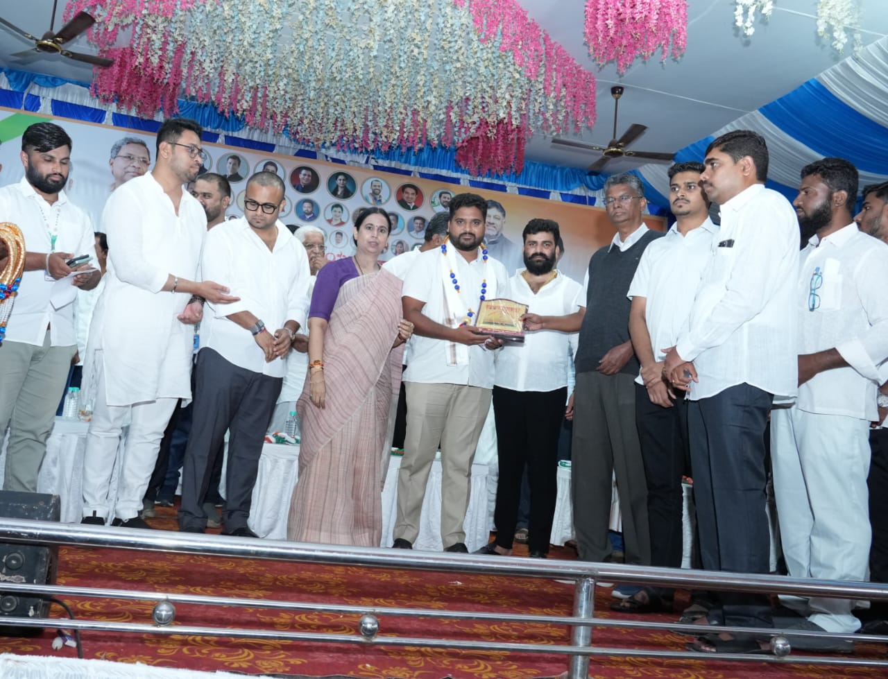 खानापूर तालुका युवा काँग्रेस अध्यक्ष साईश सुतार यांचा सत्कार