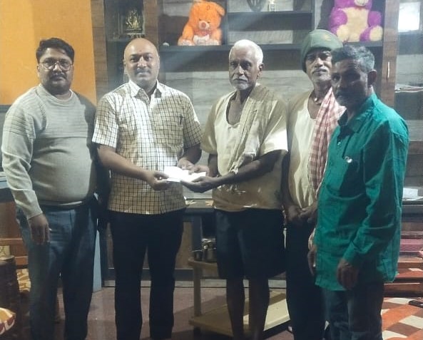 गर्लगुंजीचे ग्रा.पं.सदस्य प्रसाद पाटील धावले बेकवाडातील शेतकऱ्याच्या मदतीला..