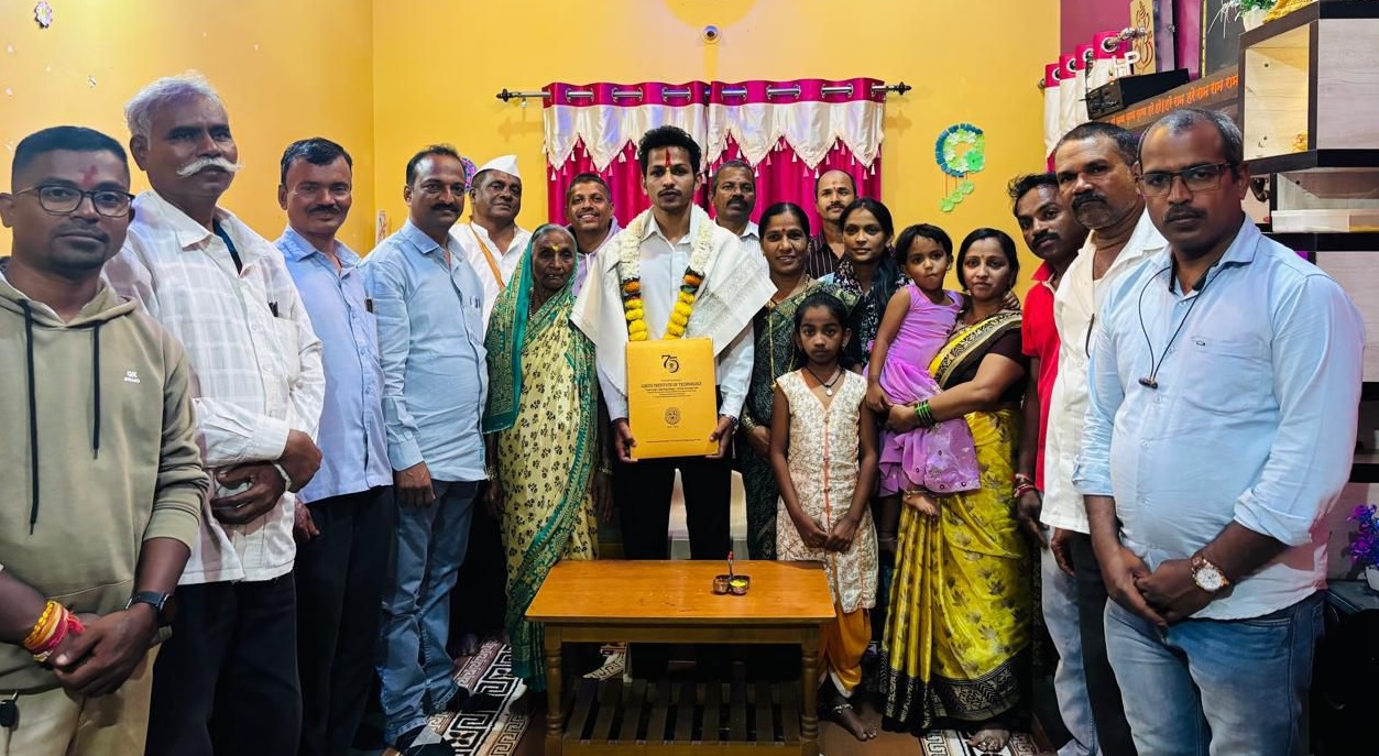 विश्वकर्मा मंदिर ट्रस्टतर्फे गुणी युवकांचा सन्मान